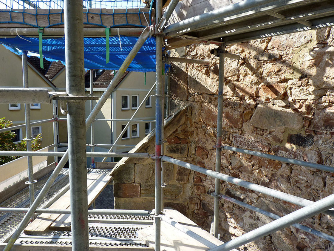 Arbeiten an der Südfassade (Foto: Karl-Franz Thiede)